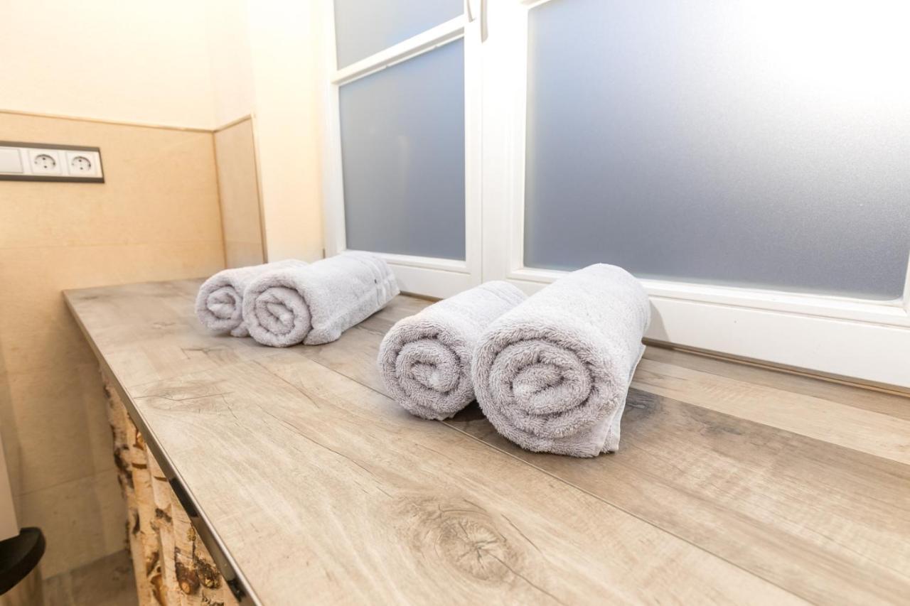 Schwarzwaldzimmer & Schwarzwald Design Apartment รอทท์ไวล์ ภายนอก รูปภาพ